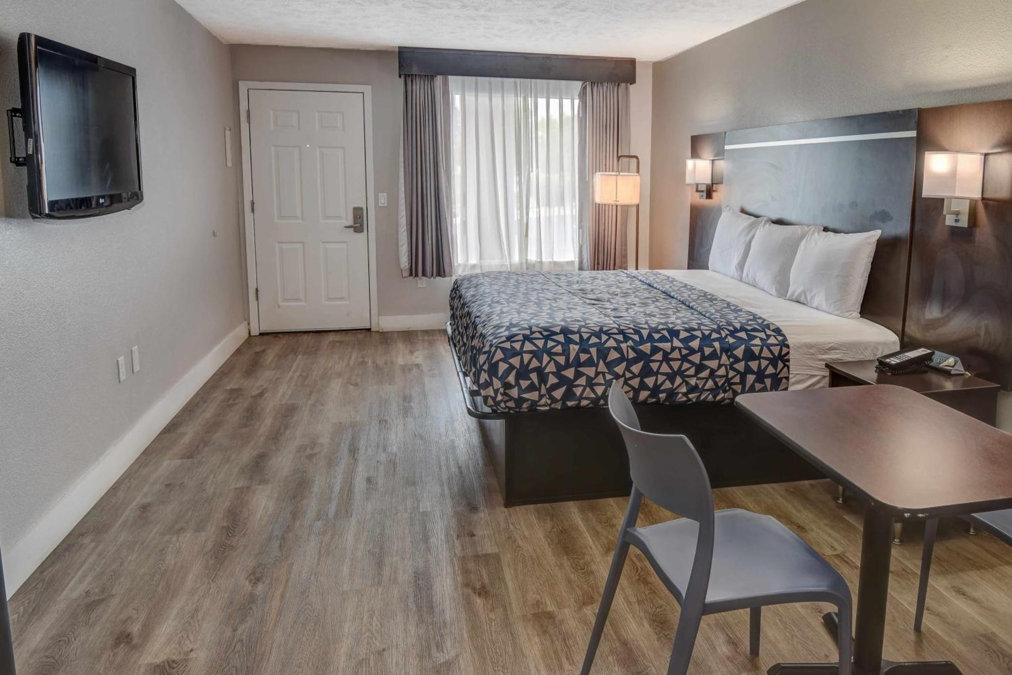 Econo Lodge Sevierville-Pigeon Forge On The River Экстерьер фото
