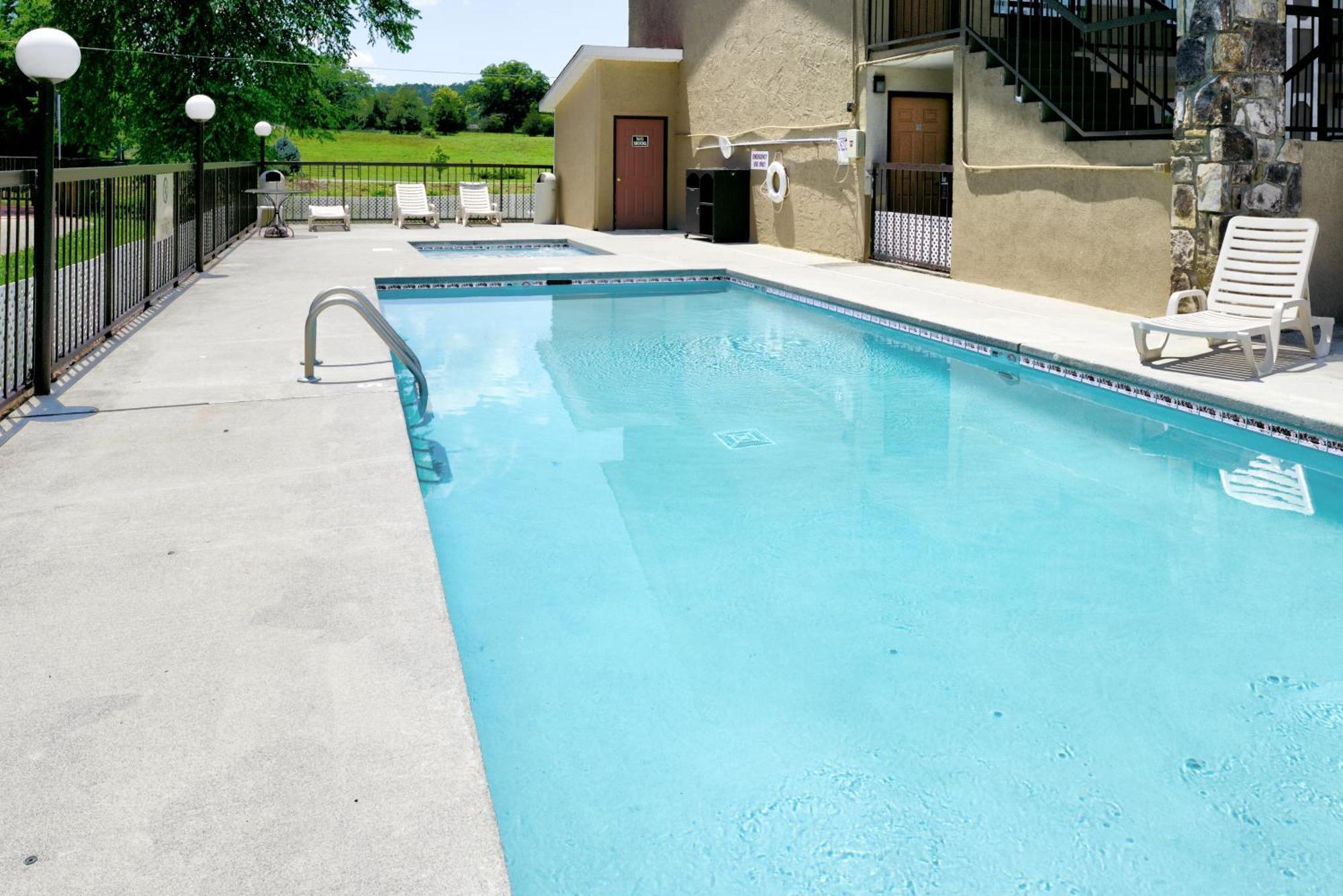 Econo Lodge Sevierville-Pigeon Forge On The River Экстерьер фото