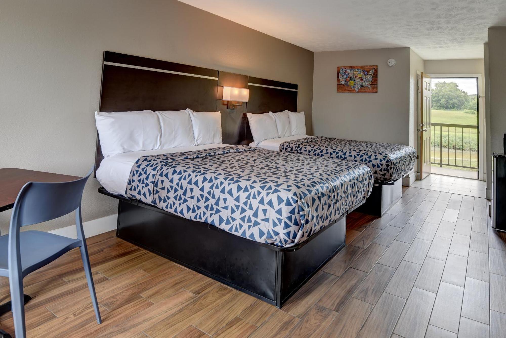Econo Lodge Sevierville-Pigeon Forge On The River Экстерьер фото