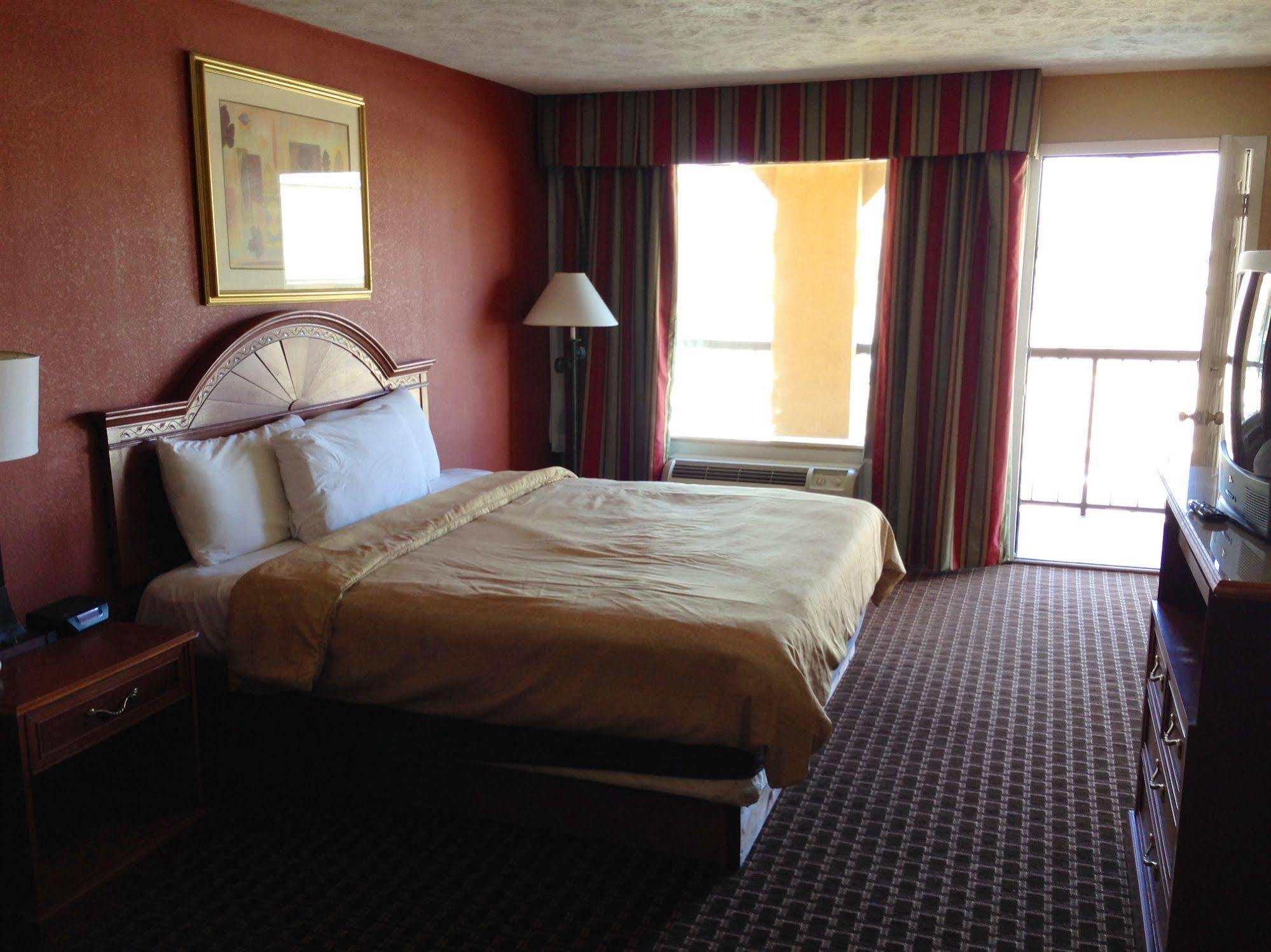 Econo Lodge Sevierville-Pigeon Forge On The River Экстерьер фото